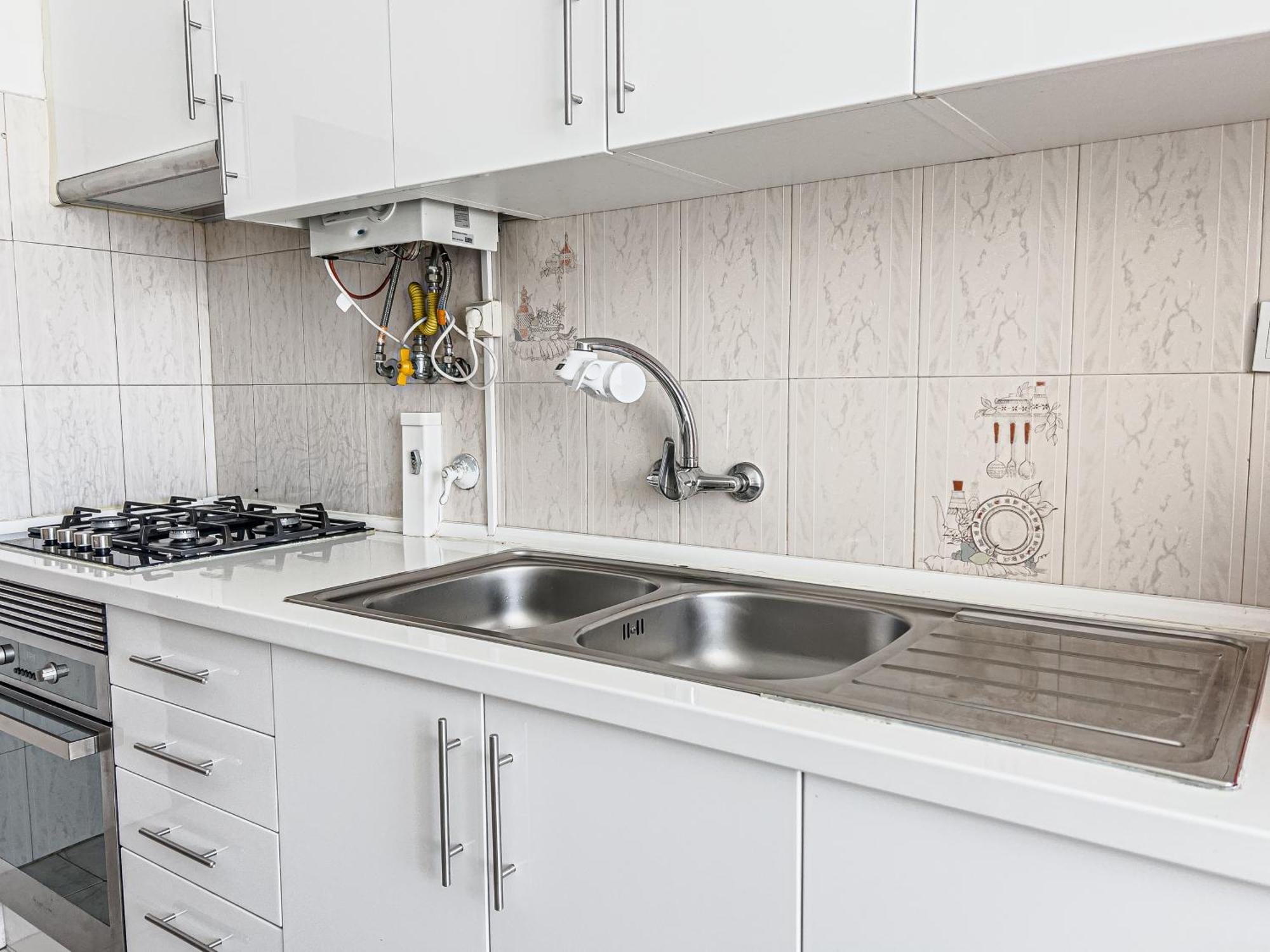 Family-friendly And Cozy 3-bedroom In Lisboa